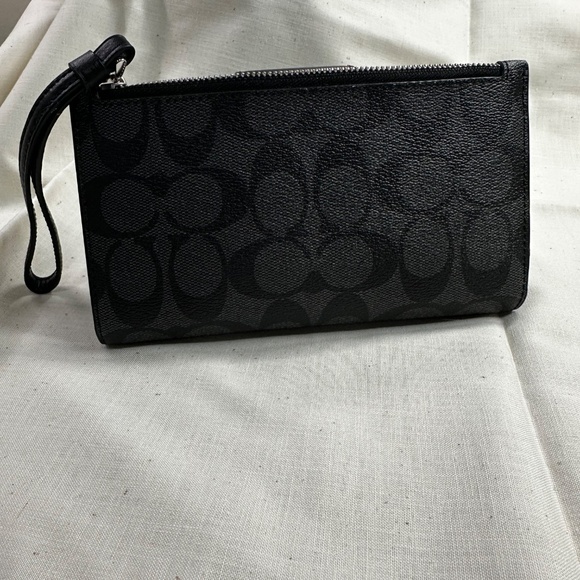 Coach Phone Wallet In Signature Canvas - Picture 2 of 9